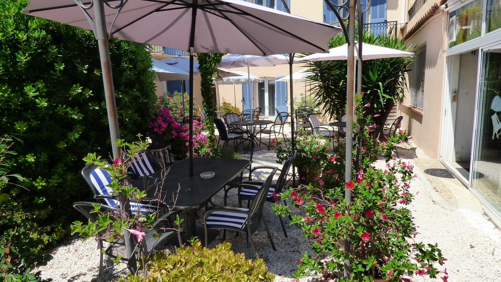 Hotel L'Olivier - Piscine & Parking Cannes Exteriér fotografie