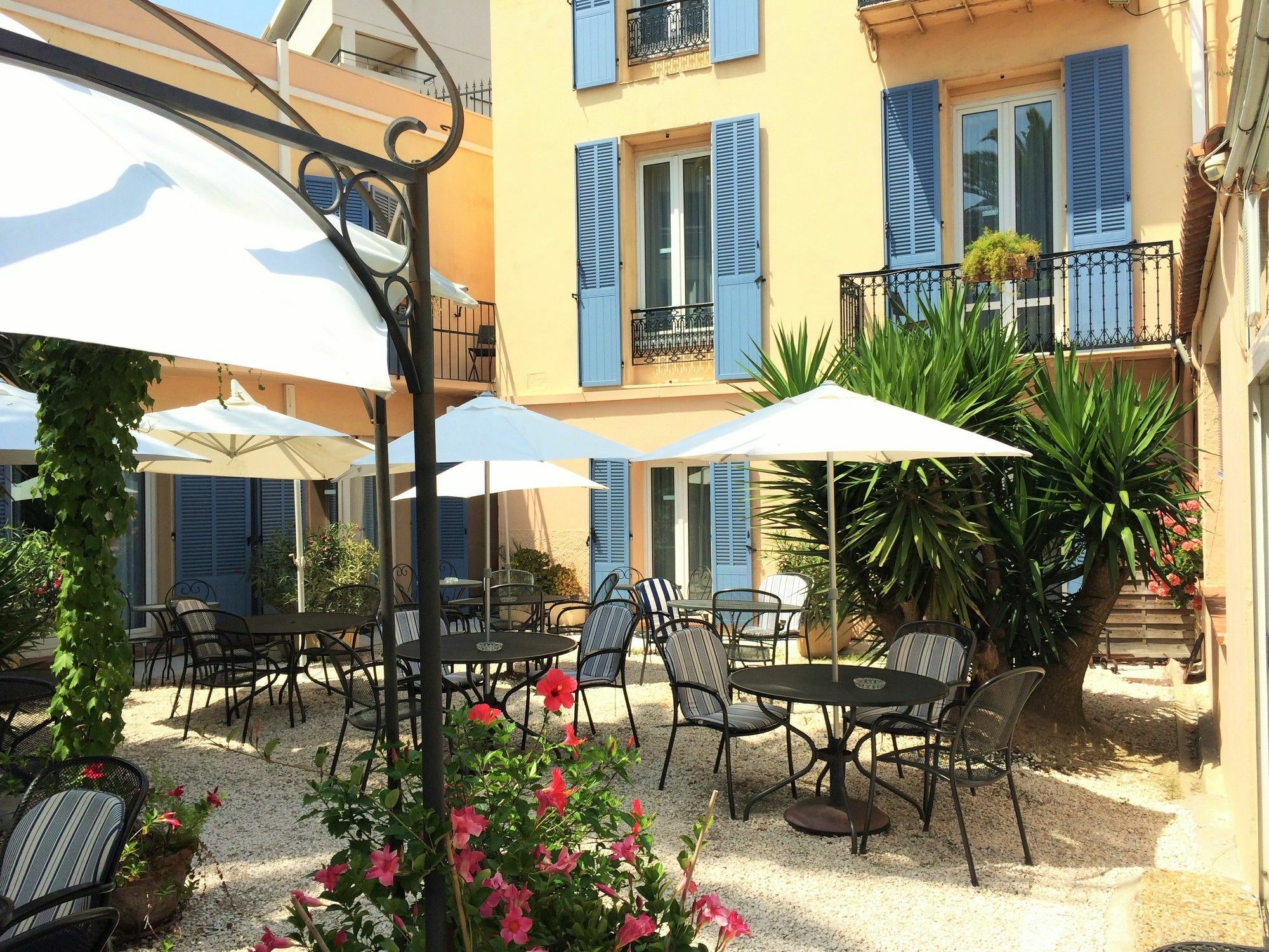 Hotel L'Olivier - Piscine & Parking Cannes Exteriér fotografie