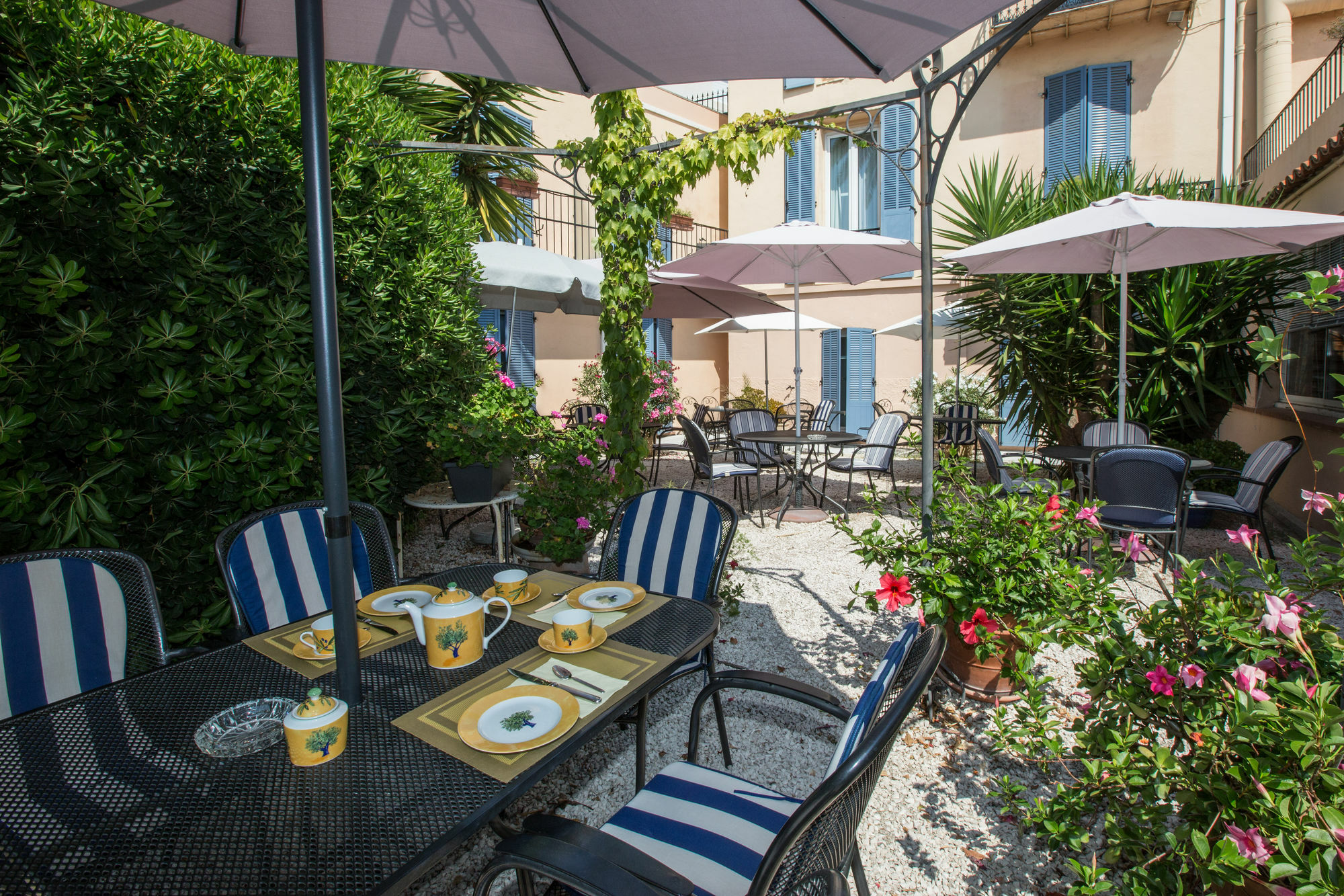 Hotel L'Olivier - Piscine & Parking Cannes Exteriér fotografie