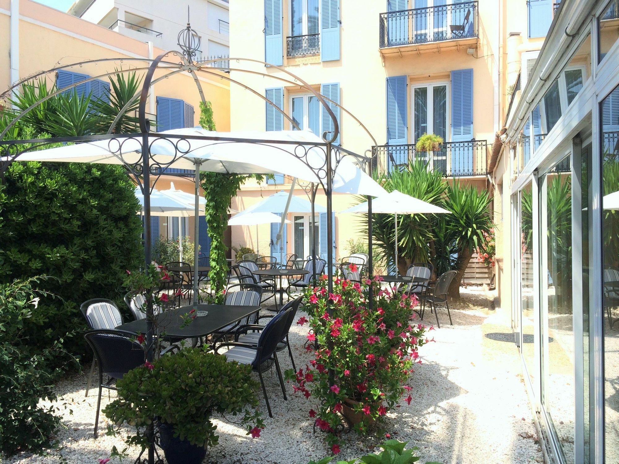 Hotel L'Olivier - Piscine & Parking Cannes Exteriér fotografie