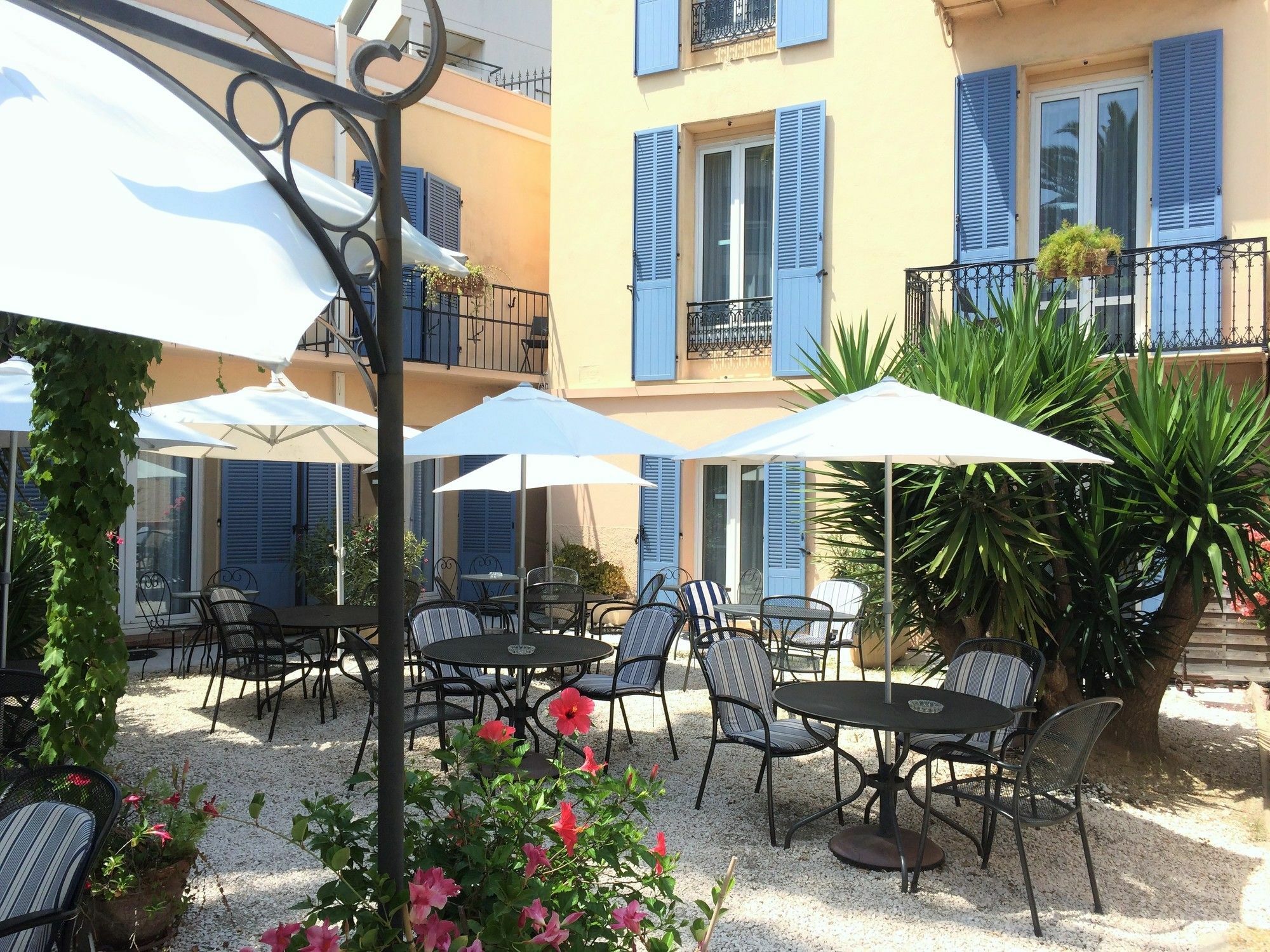 Hotel L'Olivier - Piscine & Parking Cannes Exteriér fotografie