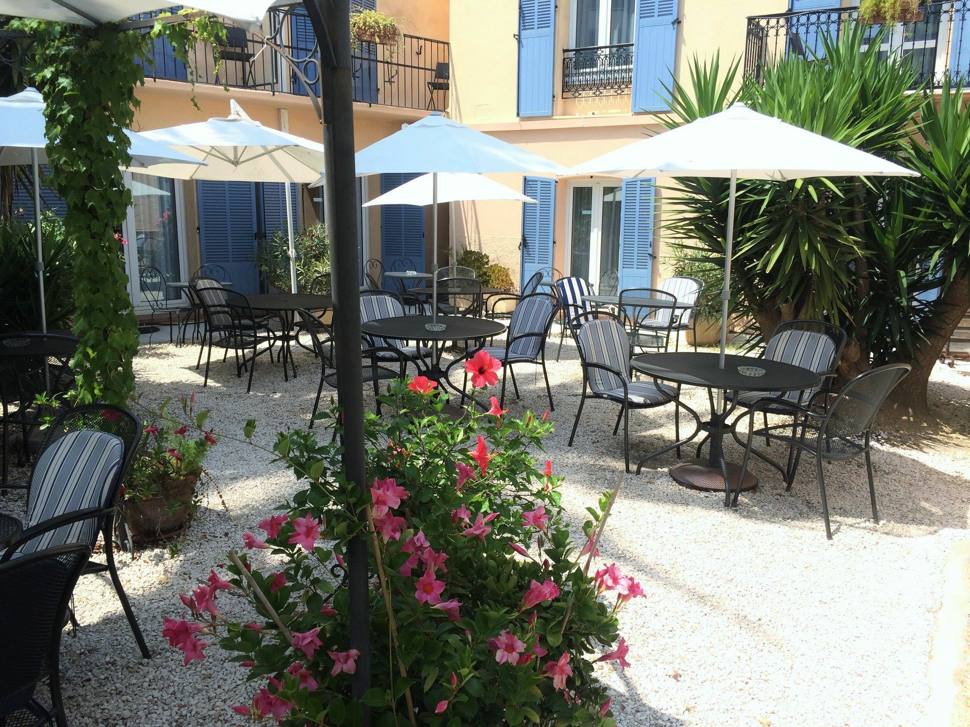 Hotel L'Olivier - Piscine & Parking Cannes Exteriér fotografie